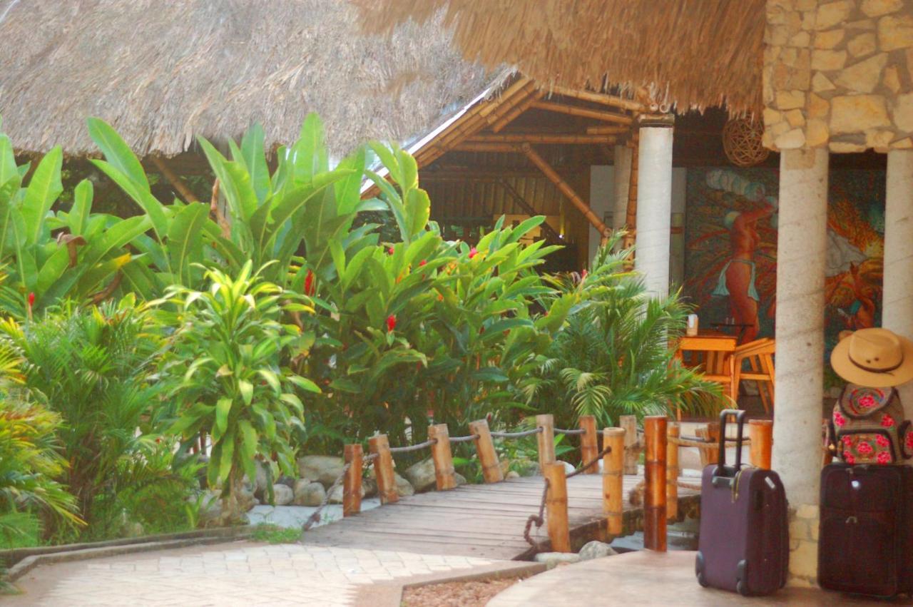 Axkan Palenque, Shows En Vivo & Gastronomia Mar Y Tierra & Travel Agency エクステリア 写真