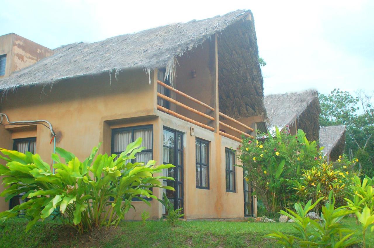 Axkan Palenque, Shows En Vivo & Gastronomia Mar Y Tierra & Travel Agency エクステリア 写真