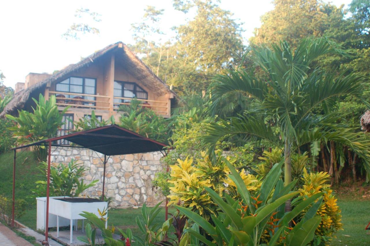 Axkan Palenque, Shows En Vivo & Gastronomia Mar Y Tierra & Travel Agency エクステリア 写真