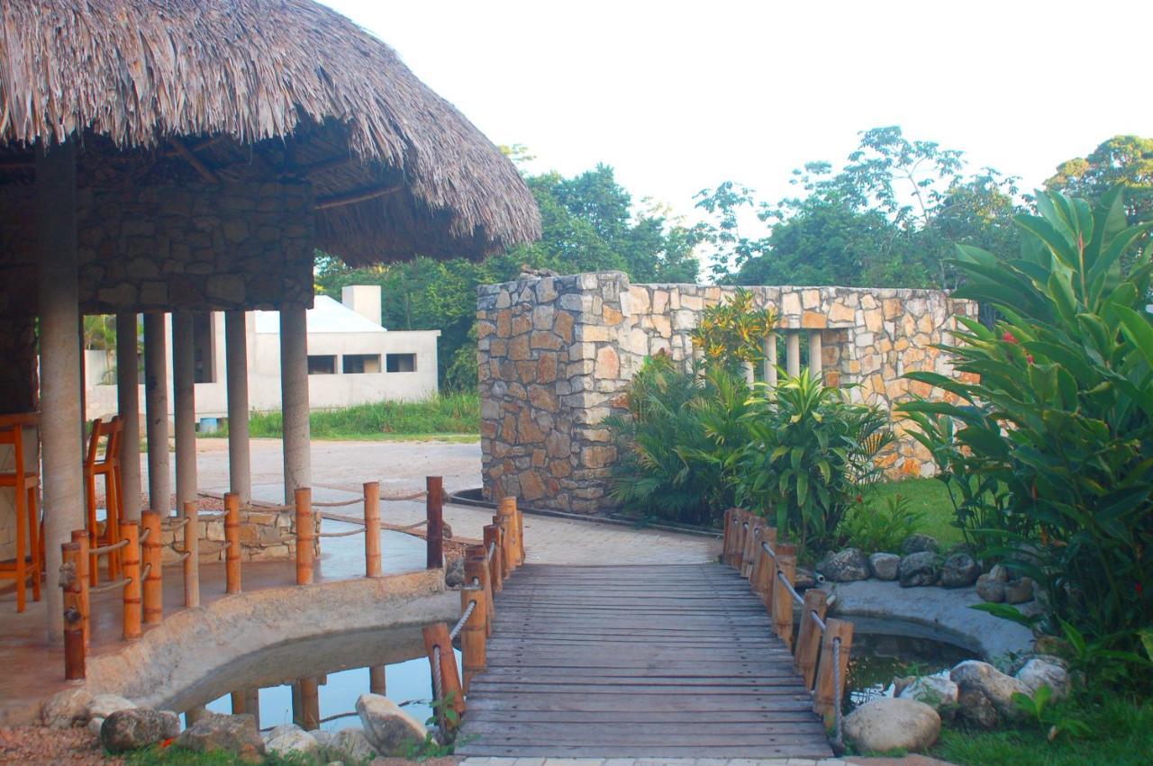 Axkan Palenque, Shows En Vivo & Gastronomia Mar Y Tierra & Travel Agency エクステリア 写真