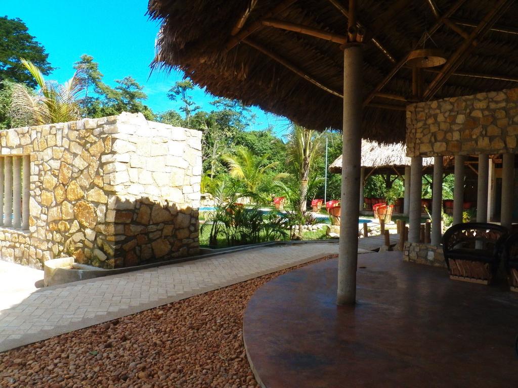 Axkan Palenque, Shows En Vivo & Gastronomia Mar Y Tierra & Travel Agency エクステリア 写真
