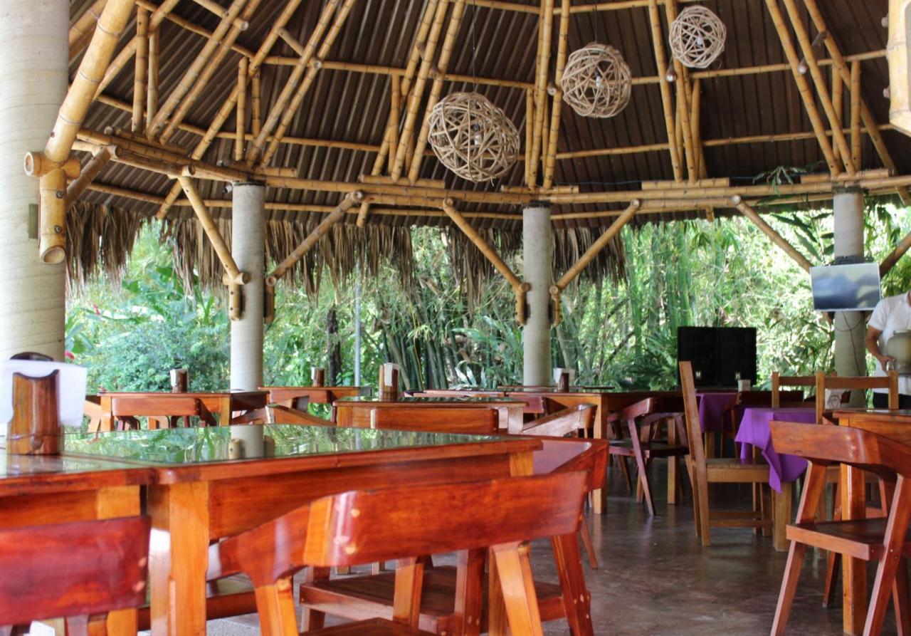 Axkan Palenque, Shows En Vivo & Gastronomia Mar Y Tierra & Travel Agency エクステリア 写真