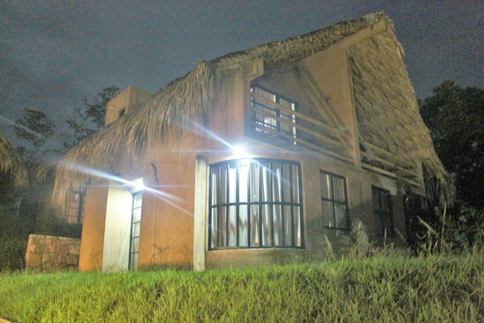 Axkan Palenque, Shows En Vivo & Gastronomia Mar Y Tierra & Travel Agency エクステリア 写真