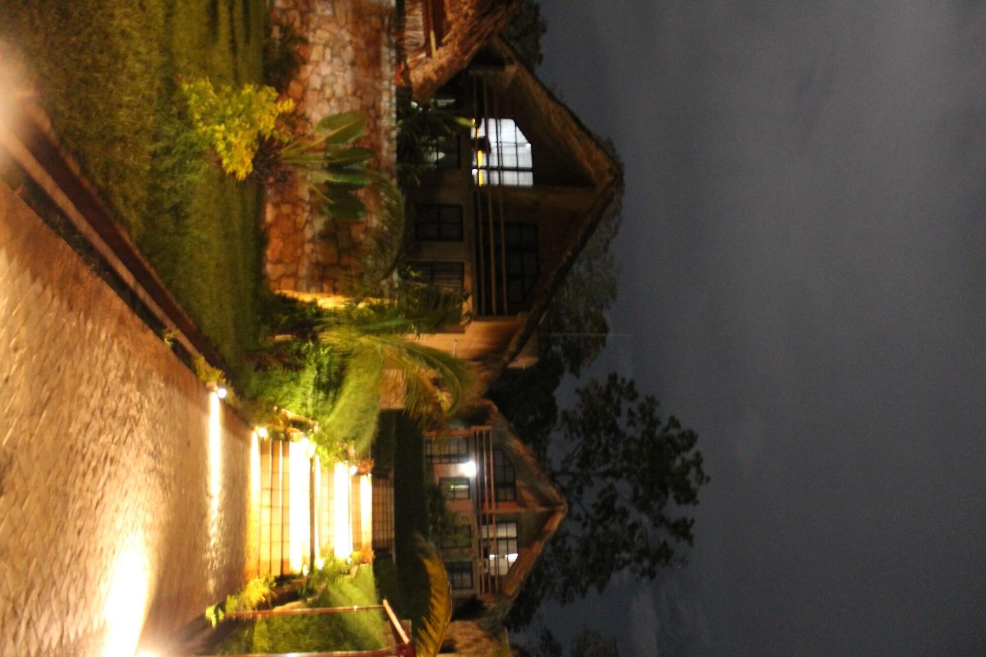 Axkan Palenque, Shows En Vivo & Gastronomia Mar Y Tierra & Travel Agency エクステリア 写真