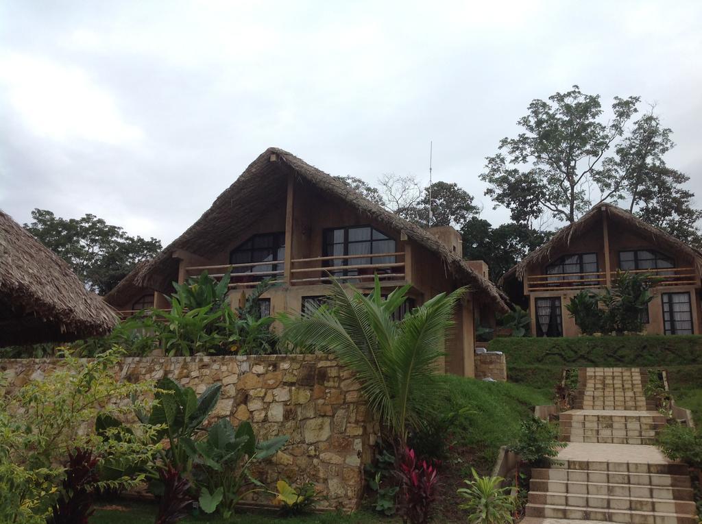 Axkan Palenque, Shows En Vivo & Gastronomia Mar Y Tierra & Travel Agency エクステリア 写真